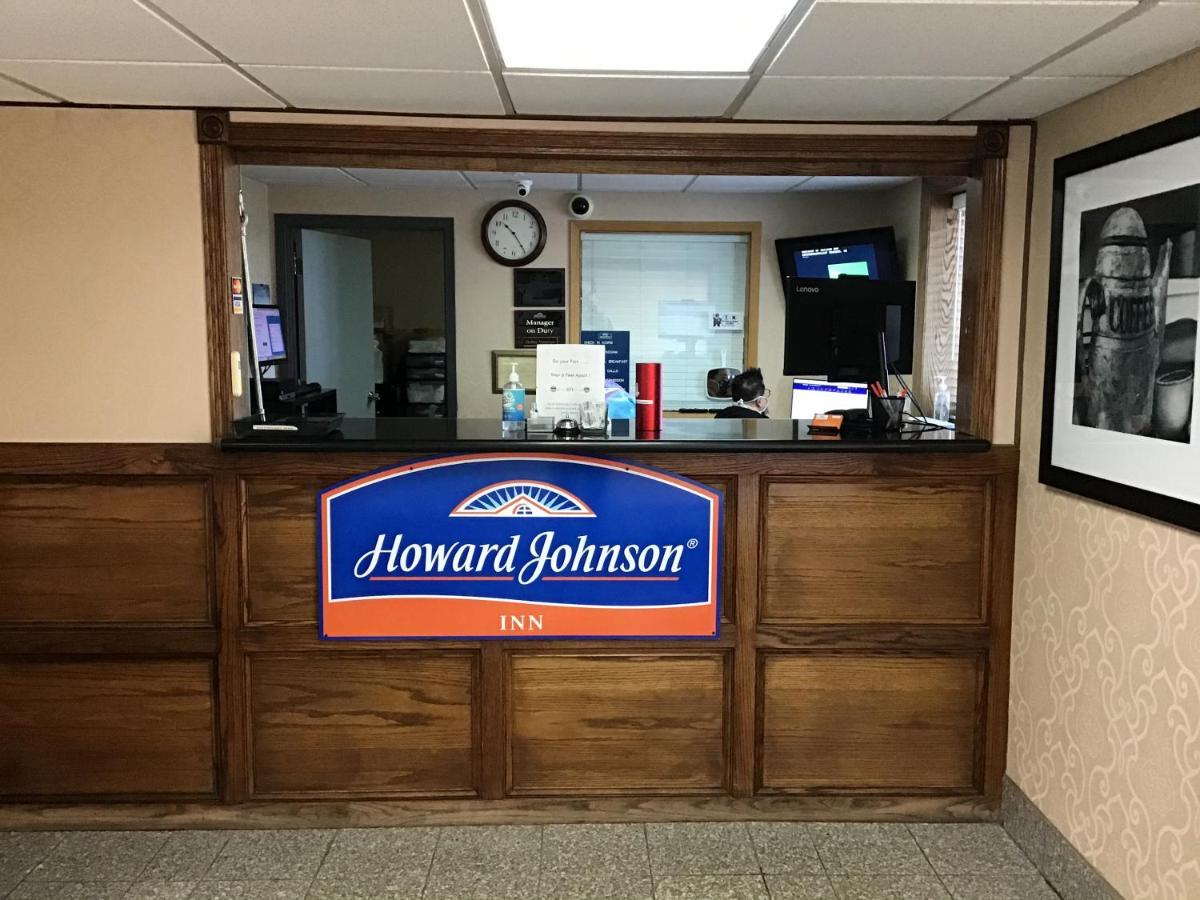 Howard Johnson By Wyndham Gillette Exterior photo